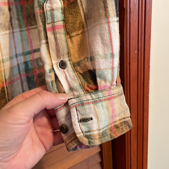 GUC up-cycled flannel shirt. Bleach effects. Dipped hem Size large (42-44) - Picture 10 of 10